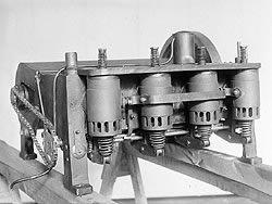 Il motore originale del 1903 durante il restauro del 1928